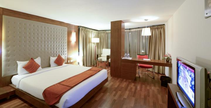 Monarch Luxur - Infantry Road Hotel Bangalore Exterior photo