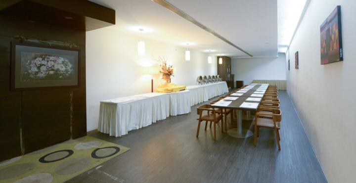 Monarch Luxur - Infantry Road Hotel Bangalore Exterior photo