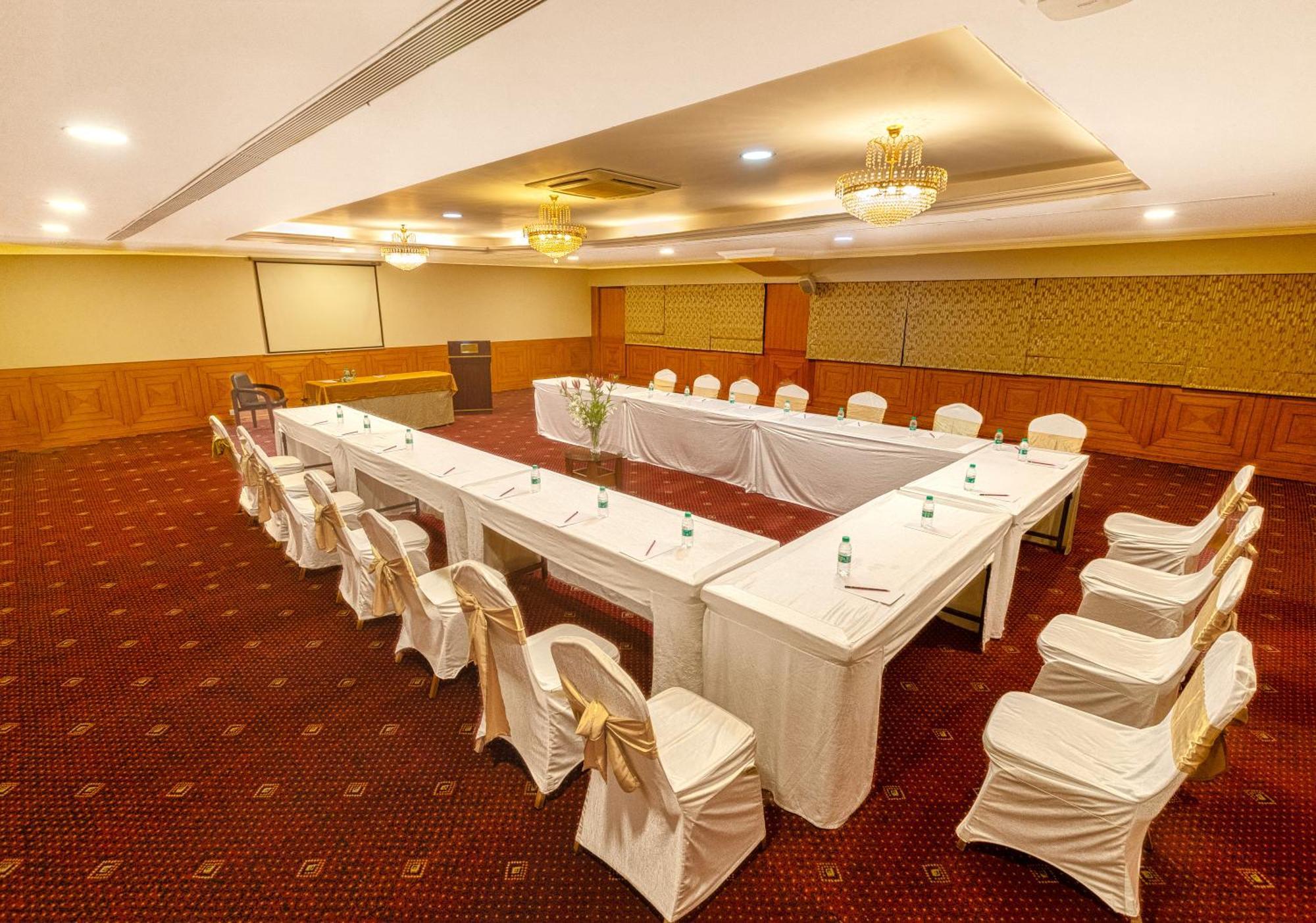 Monarch Luxur - Infantry Road Hotel Bangalore Exterior photo