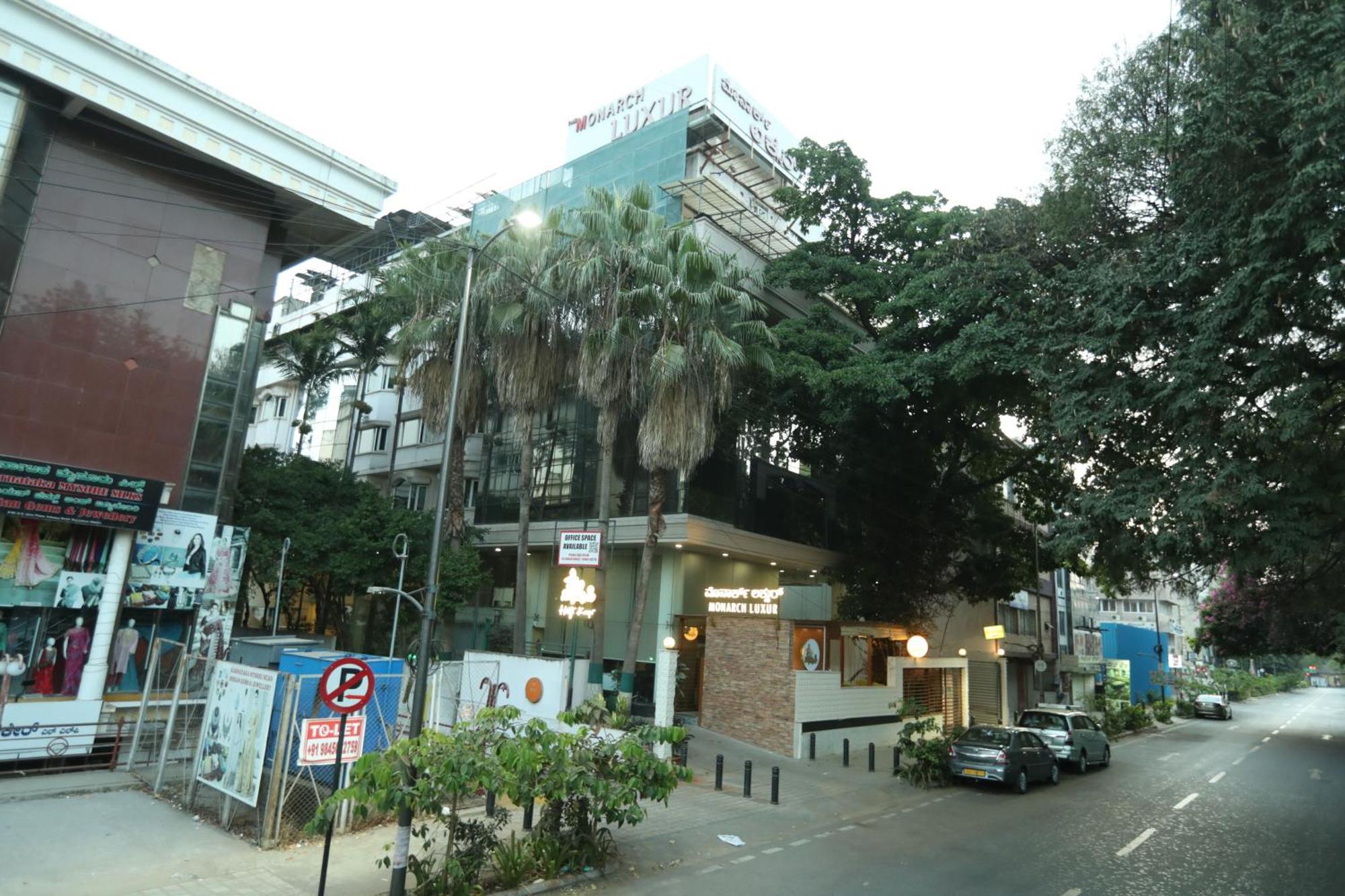 Monarch Luxur - Infantry Road Hotel Bangalore Exterior photo