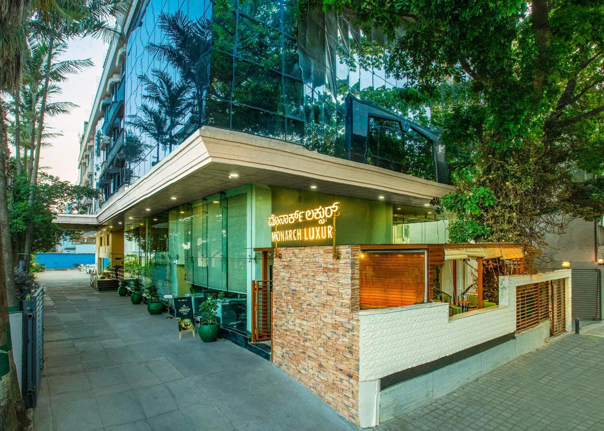 Monarch Luxur - Infantry Road Hotel Bangalore Exterior photo