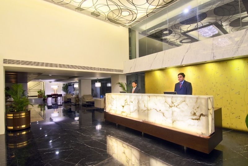 Monarch Luxur - Infantry Road Hotel Bangalore Exterior photo